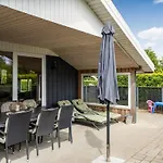 Holiday home Irlin - 850m From The Sea By Interhome *