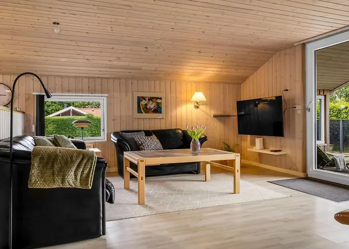 Semesterbostad Irlin - 850m From The Sea By Interhome